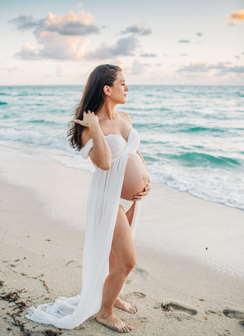 BeachSunriseMaternitySession_Miami-26-1-745x1024(pp_w480_h659) Babymooning in Miami