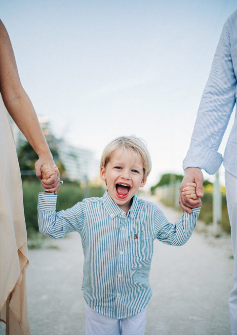 Miamimaternitysessionatthebeach-6-1-727x1024(pp_w480_h676) Children Photography: Tips on photographing Kids